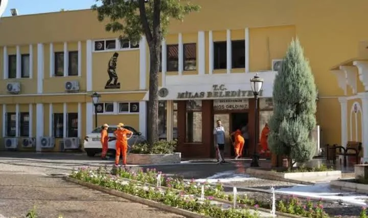 Milas Belediyesi'ne operasyon