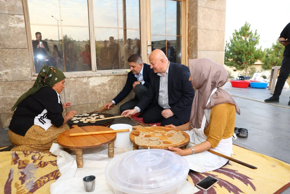 VALİ KÜÇÜK VE DOÇ. DR. İSHAK ŞAN’DAN KADIN GİRİŞİMCİLERE DESTEK ZİYARETİ
