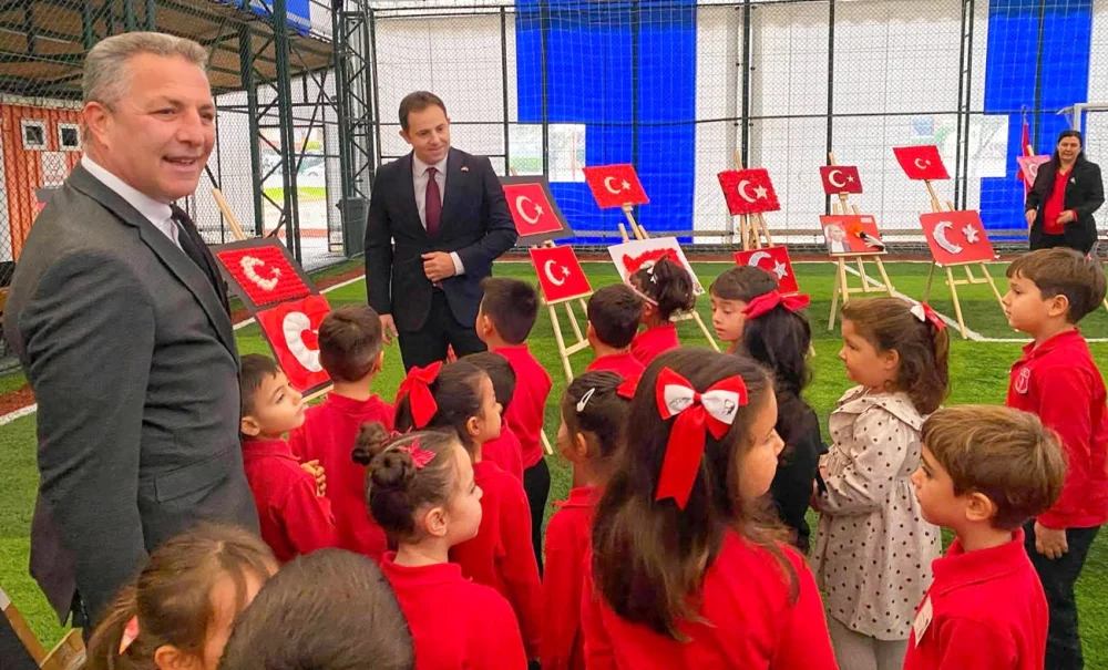 GELİBOLU’DA ÖĞRENCİLERDEN CUMHURİYET BAYRAMI’NA ÖZEL BAYRAK SERGİSİ