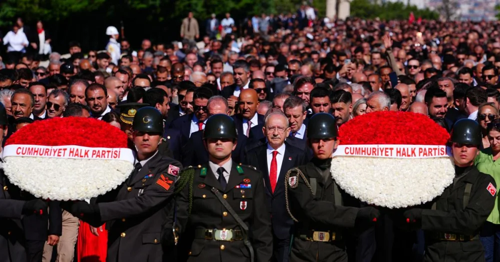 CUMHURİYET BİLHASSA KİMSESİZLERİN KİMSESİDİR. ONU KORUYANI DA SAHİPSİZ BIRAKMAZ